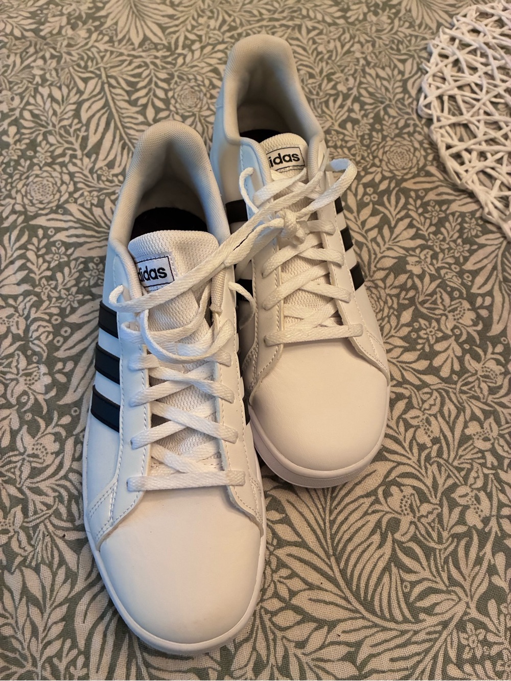 adidas Mens Siz3 6.5 White Sneakers with Black Stripes